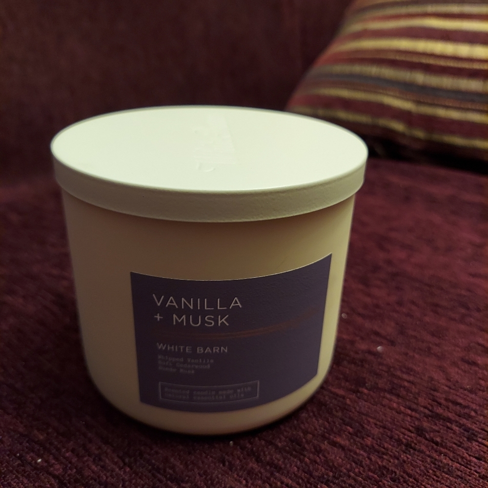 Vanilla + musk candle by bath and body works